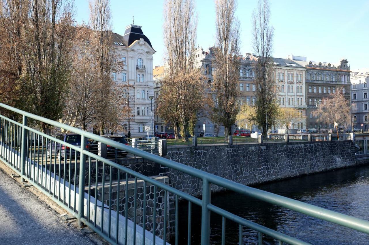 Apartman Dalia Janackovo Nabrezi Prag Dış mekan fotoğraf